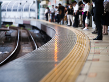 駅徒歩15分