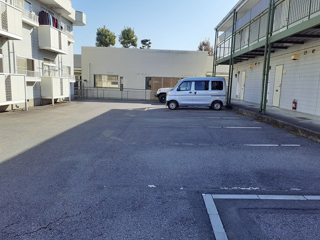 エルディムツチヤＢ 駐車場