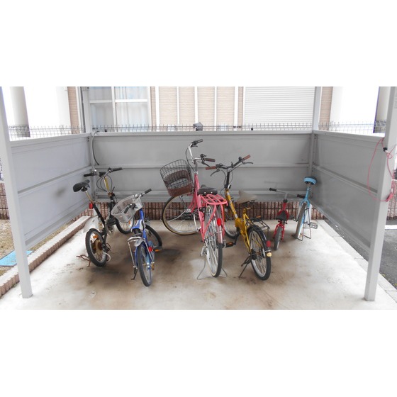 ＦＡＭＩＬＬＥ　Ｃ（ファミーユ） 駐輪場