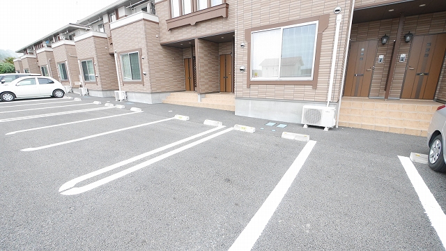 シャン・ド・フルールⅠ 駐車場