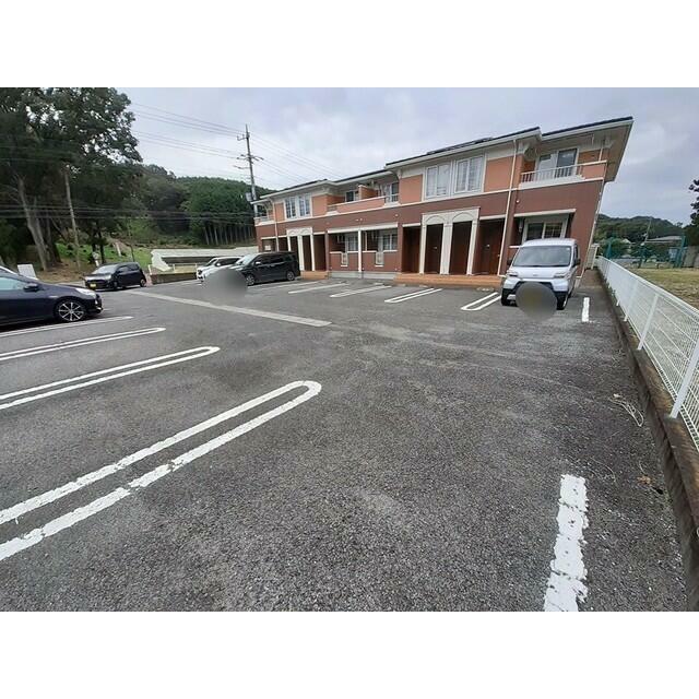 　サンプラザ　Ｂ棟　 駐車場