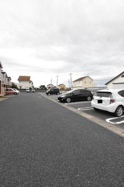 アスティオスＢ 駐車場