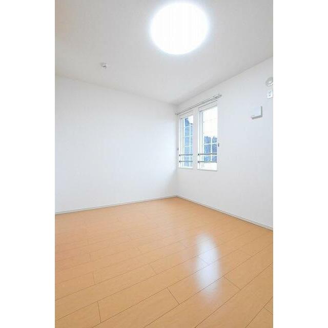　ヴィラージュ　ルパン　Ⅱ号棟　 こちらの物件はMODE不動産なら割引対象の１部屋です。
