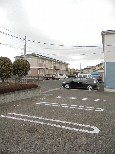 アース・ライトＢ 駐車場
