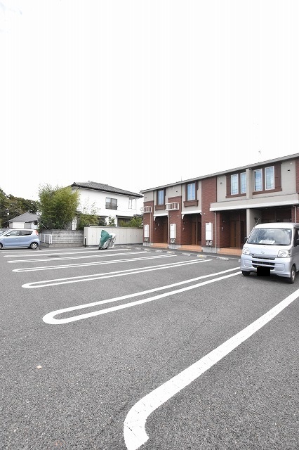 クライスＢ 駐車場