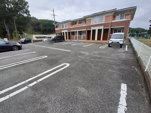 サンプラザＢ 駐車場