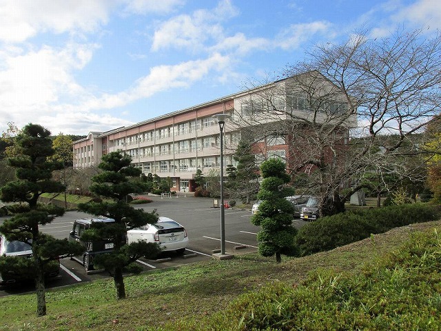 サンプラザＡ 烏山中学校まで4600m