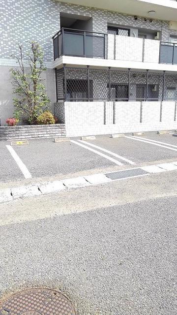 クラージュ　ドゥー 駐車場