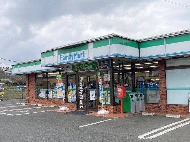 アンジェリーク ファミリーマート市貝店まで1500m