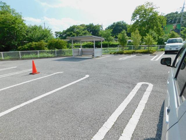 ヴィラ・ソノリティー参番館 駐車場