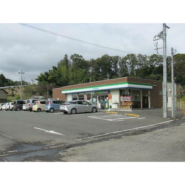 　ヴィラ・アイシス．Ｎ ファミリーマートこぶし台店