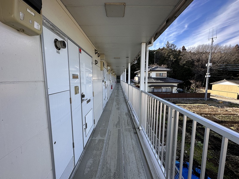 レオパレスつくい 2階廊下