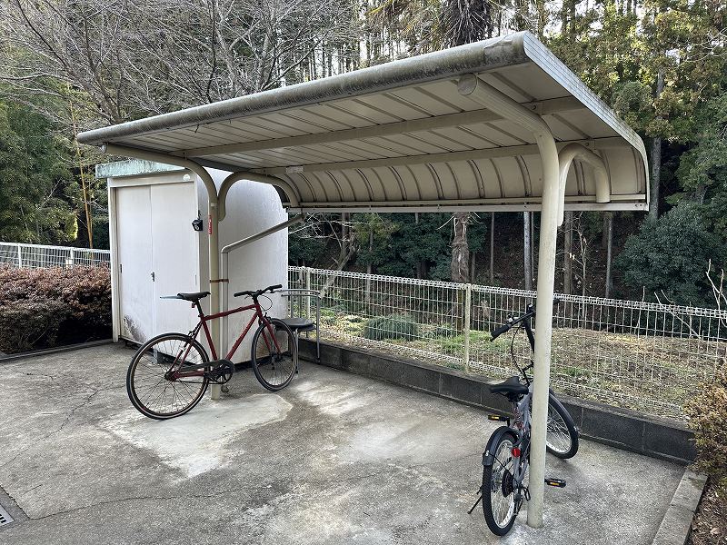 レオパレスつくい 駐輪場