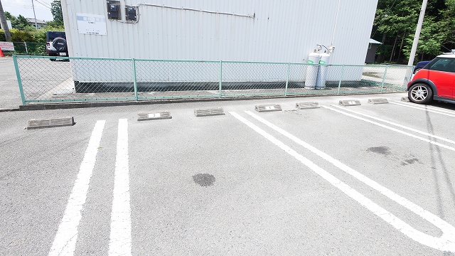 メゾンｄｅラフィネ 駐車場