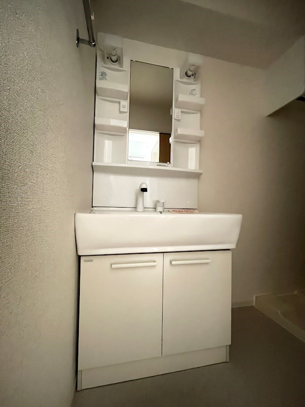 　アミスタープレイス　 こちらの物件はMODE不動産なら割引対象の１部屋です。