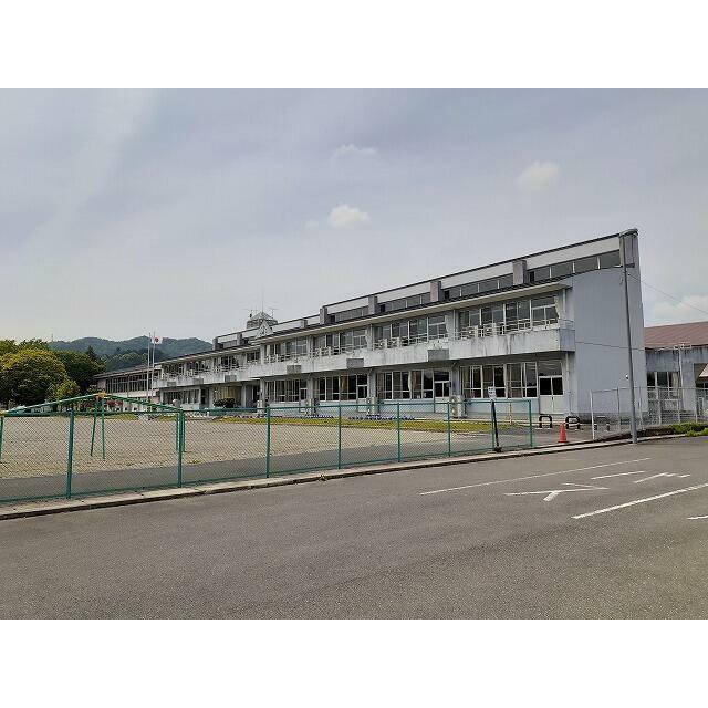　ヴィラ・ソリアード　A棟　 玉生小学校