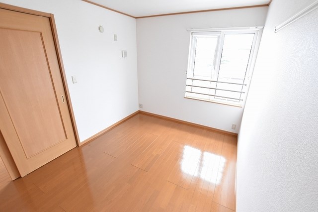 　グローリア　Ａ棟　 こちらの物件はMODE不動産なら割引対象の１部屋です。