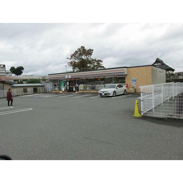 　ラフレシール　Ⅰ棟 セブンイレブン那須烏山中央店