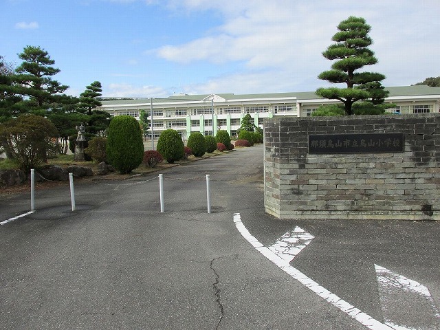 プラシードＢ 烏山小学校まで2400m