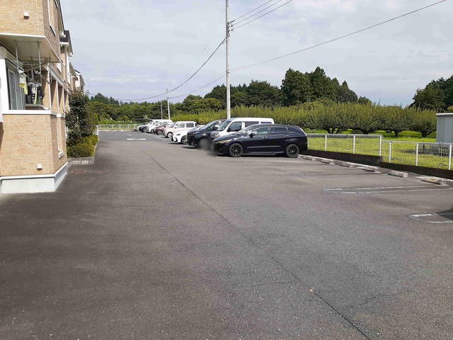 プラシードＢ 駐車場