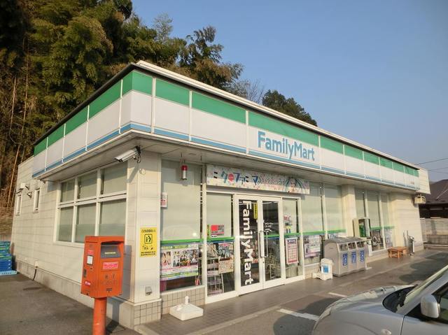 ヴィラアイシス ファミリーマートこぶし台店まで150m