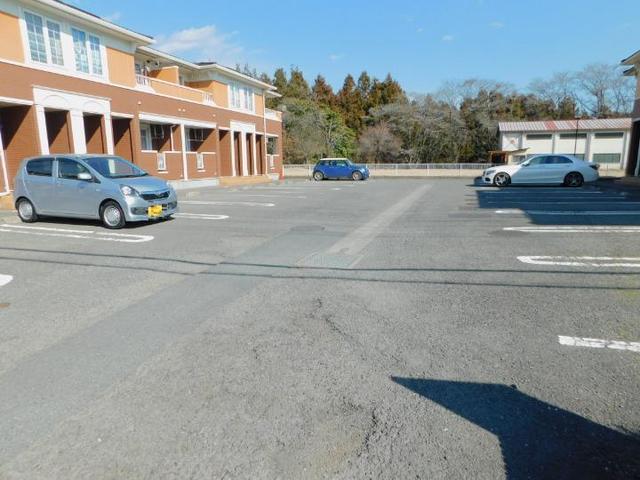 サンプラザＢ 駐車場