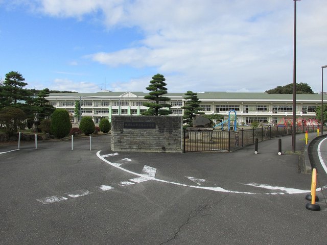 ブローテ 烏山小学校まで2300m