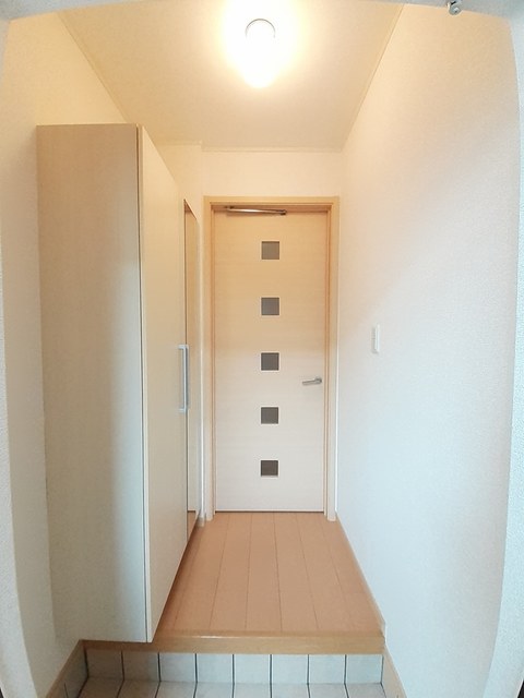 コモ・アモロッソＢ 玄関