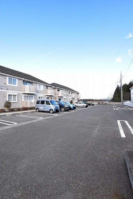 クラベールＤ 駐車場