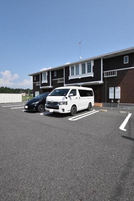 アストレアＢ 駐車場