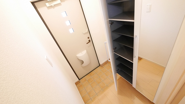 アストレアＡ 玄関
