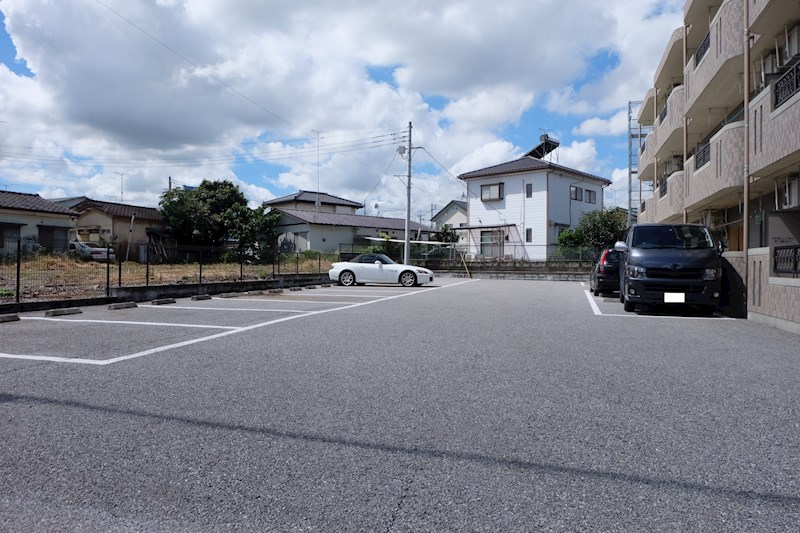 Ｙ＆Ｍカルム東峰 駐車場