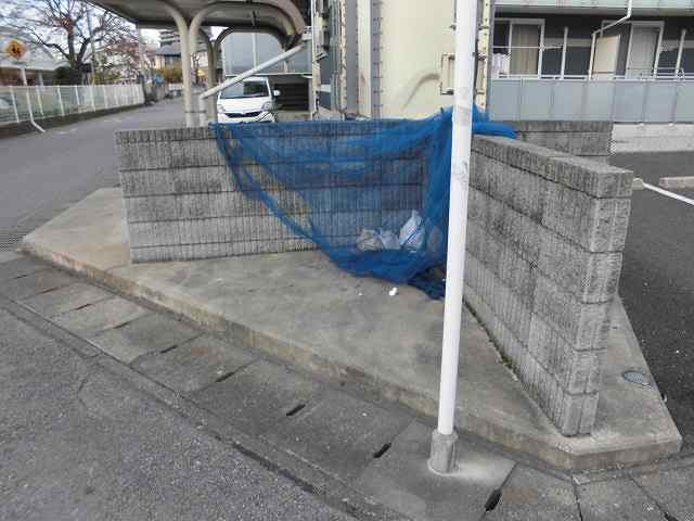 レオネクストクレセント ゴミ置き場