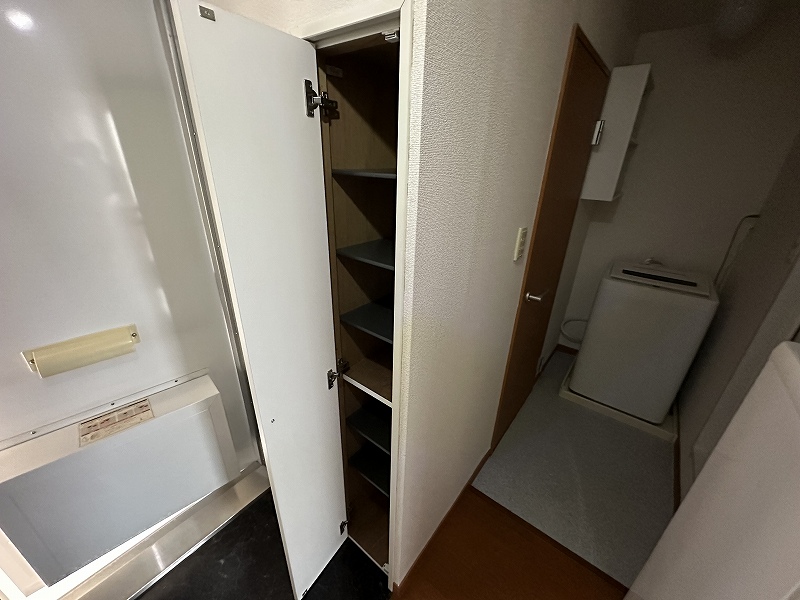 レオパレス琴 玄関横のシューズボックスです。