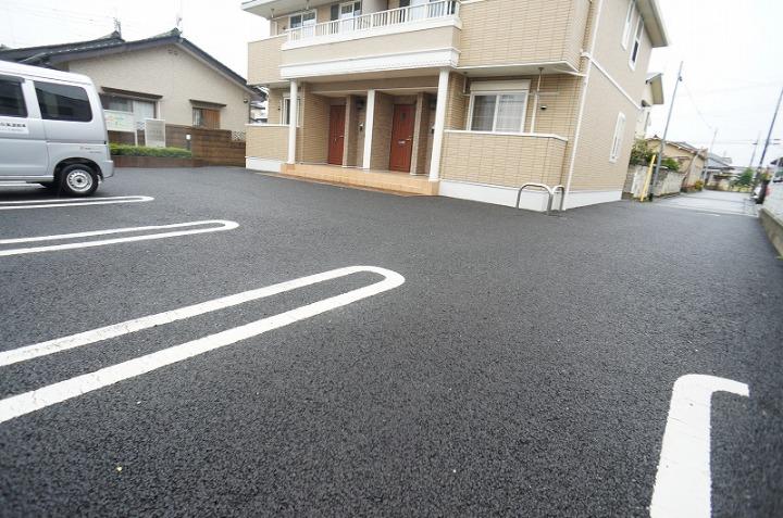 クアトロ 駐車場