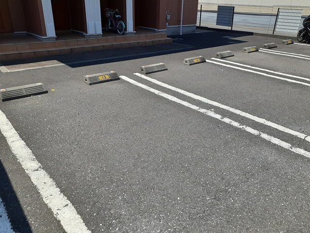 クラール・ハイムＢ 駐車場