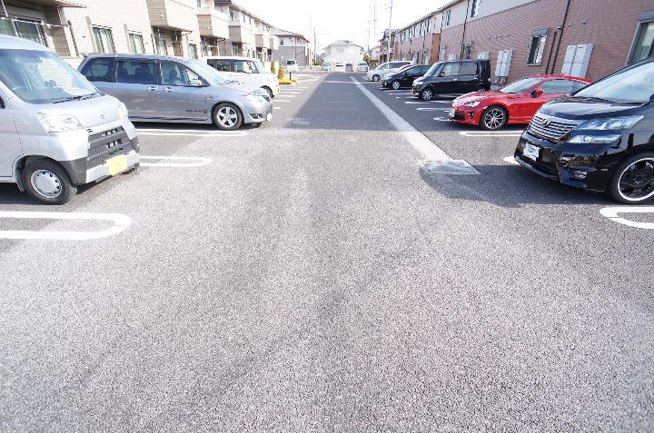 スイートタウンＥ 駐車場