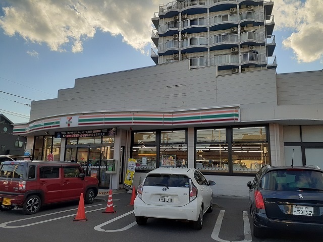 アザレヤハイツＣ セブンイレブンさいわい店まで230m