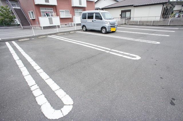 エルディム飯沼 駐車場