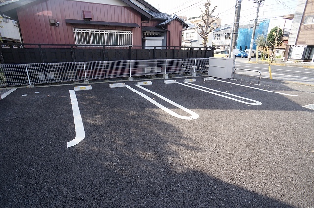 エルムス 駐車場