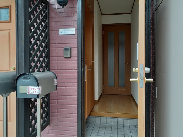 パルテールＤ 玄関
