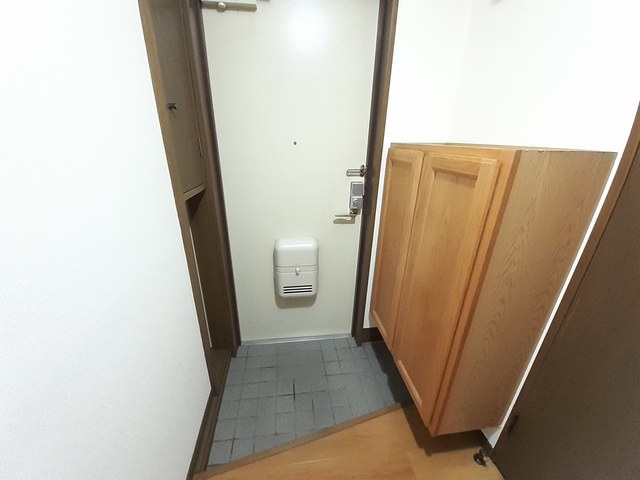 ベルエアー稲和 玄関