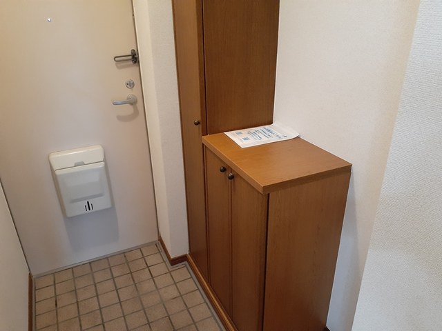 メゾンソリアード 玄関