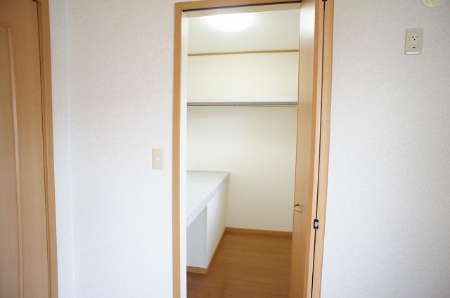 メゾンアンフィニＢ 収納