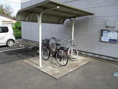 レオパレスパークハイムⅡ 屋根付き駐輪場です。