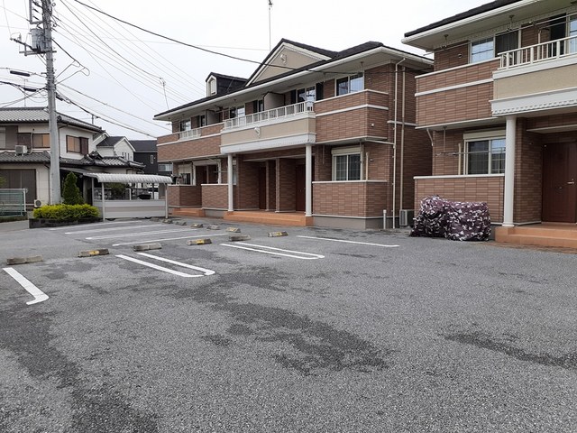 ヴァルム・レーベン緑町Ａ 駐車場