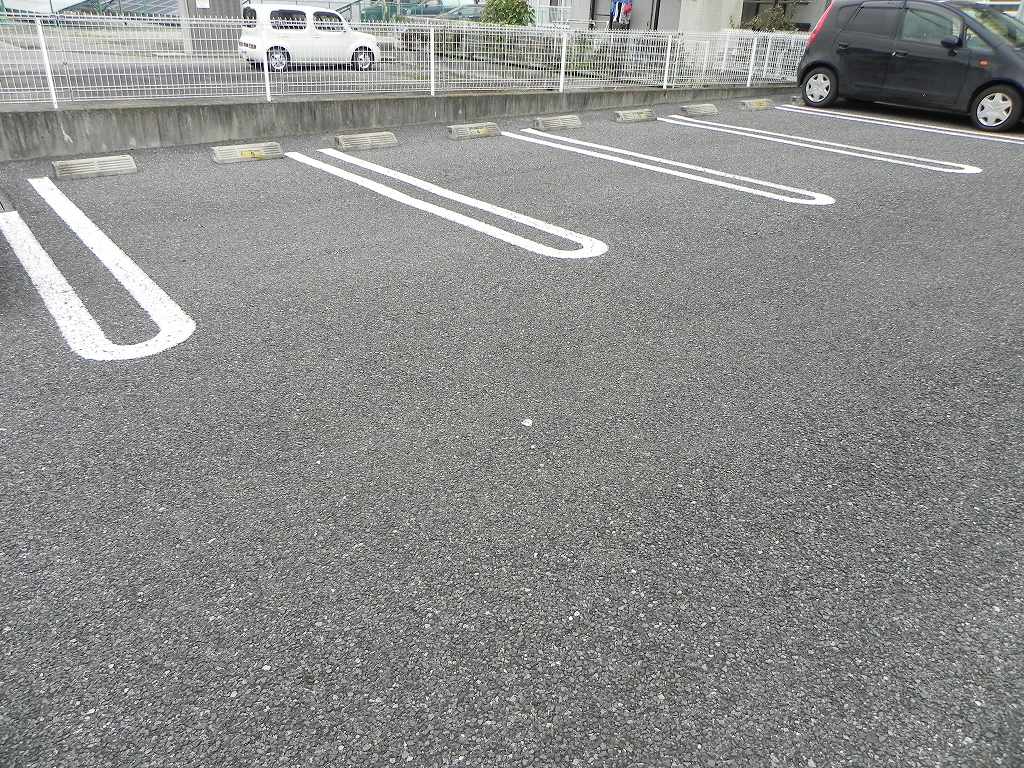 コンフォートＣ 駐車場