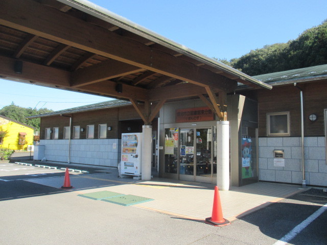 サンディーアＣ 市立図書館東分館まで290m