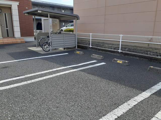 ワイズ　Ⅳ 駐車場
