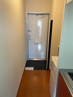 レオパレスプレヴェール 玄関